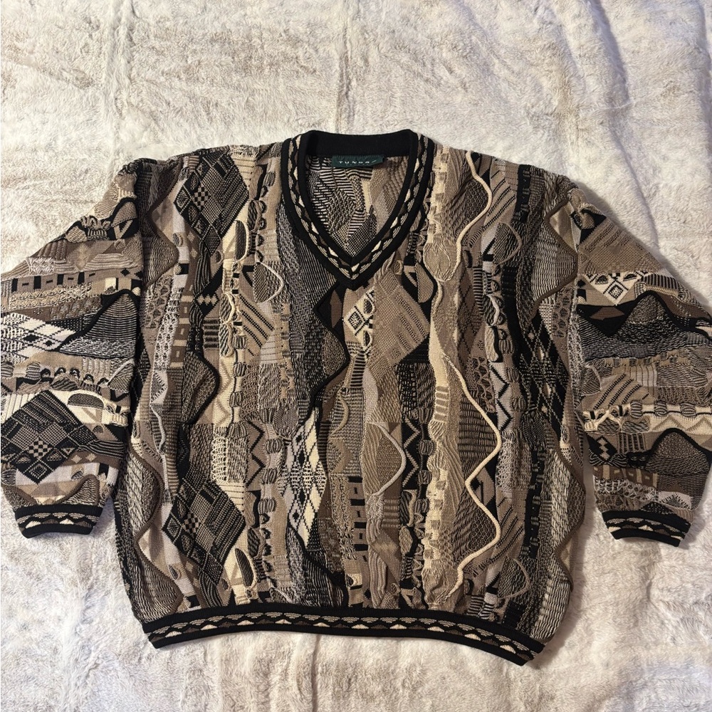 Tundra Men's V-Neck Sweater in Black and Brown